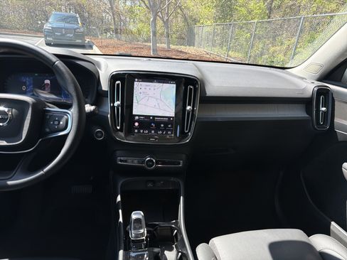 Certified 2025 Volvo XC40 B5 Plus image 31