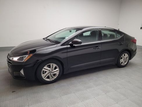 Used 2019 Hyundai Elantra SEL image 2