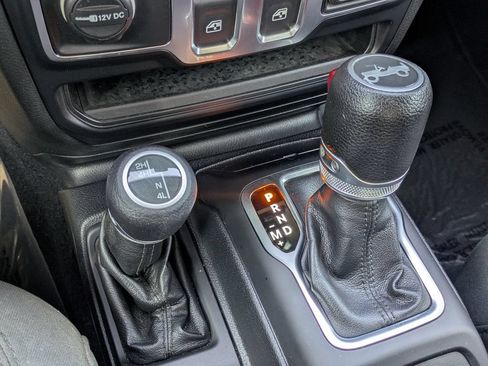 Used 2019 Jeep Wrangler Sport AWD/4WD image 19