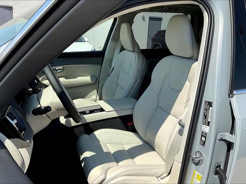 New 2026 Volvo XC90 B6 Ultra image 22