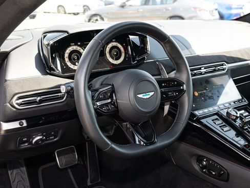 Used 2025 Aston Martin V8 Vantage Coupe RWD image 22