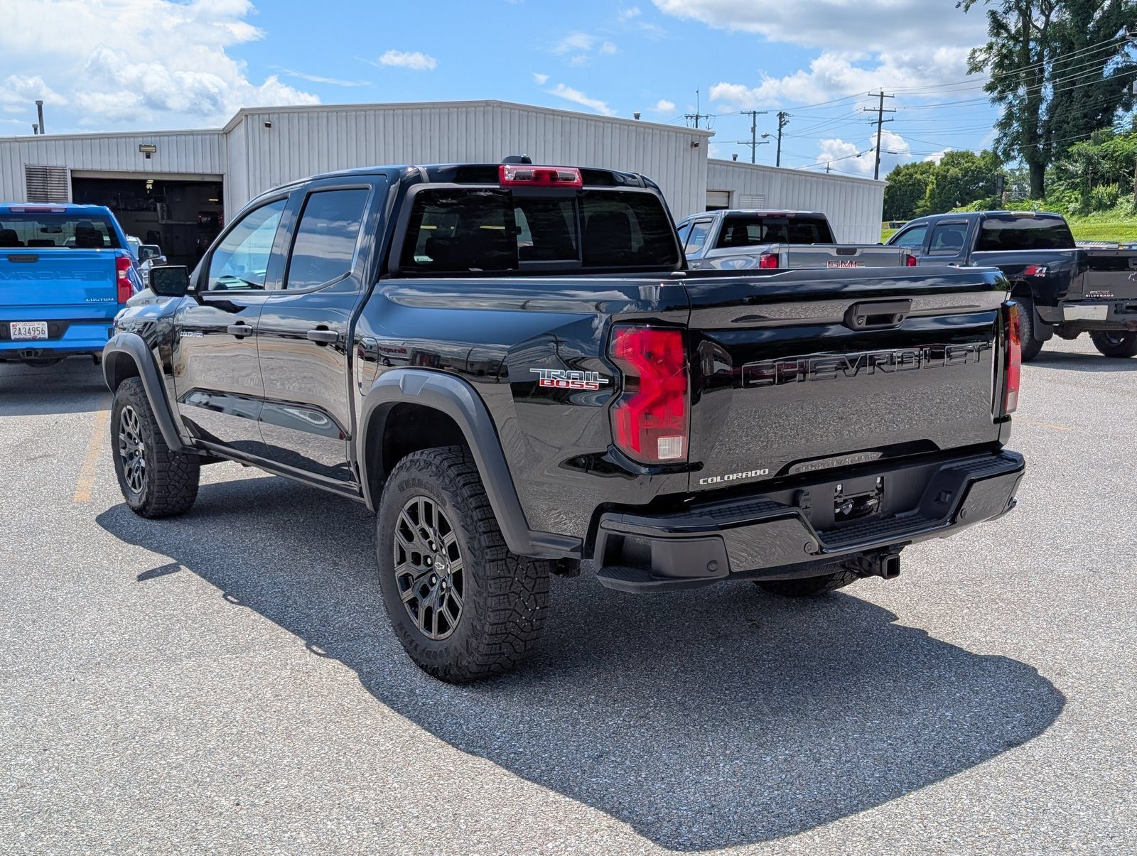 Used 2024 Chevrolet Colorado Trail Boss w/ Technology Package AWD/4WD image 5