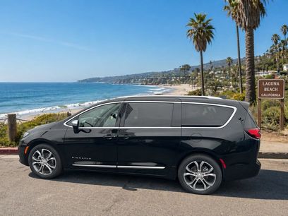 New 2026 Chrysler Pacifica Pinnacle w/ Trailer Tow Group