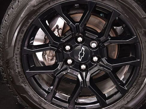 Used 2024 Chevrolet Colorado Z71 w/ LPO, Dark Essentials Package image 9