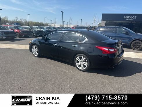 Used 2017 Nissan Altima 3.5 SL w/ 3.5 Technology Package image 14