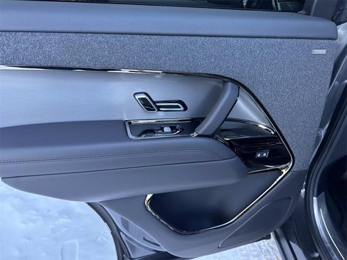 Used 2025 Land Rover Range Rover Sport Dynamic SE image 11