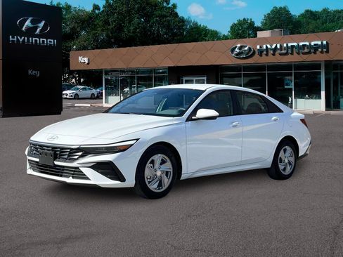 New 2025 Hyundai Elantra SE image 2