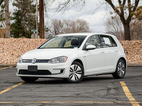 Used 2016 Volkswagen e-Golf SE w/ DC Fast Charging Package image 1