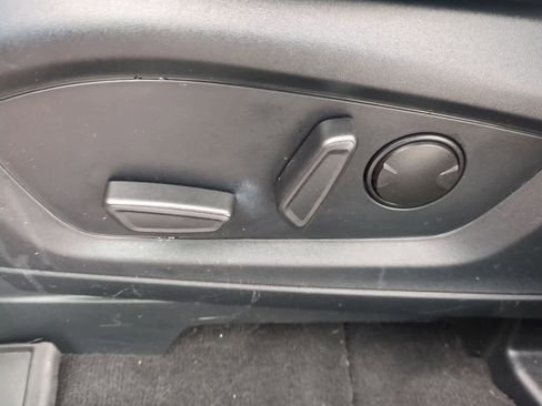 Used 2022 Ford Explorer XLT w/ Equipment Group 202A image 17