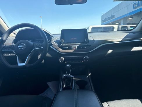 Used 2025 Nissan Altima 2.5 SV FWD image 15
