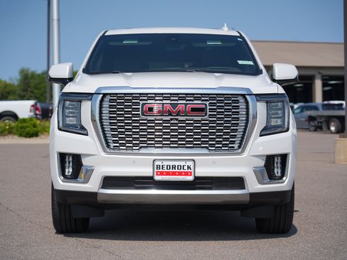 Used 2021 GMC Yukon XL Denali w/ Denali Premium Package AWD/4WD image 8