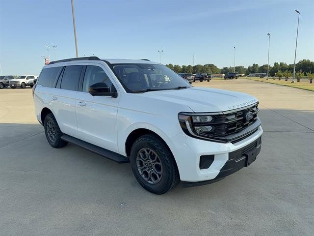 Used 2025 Ford Expedition Active RWD image 2