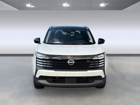 Certified 2025 Nissan Kicks SR FWD image 10