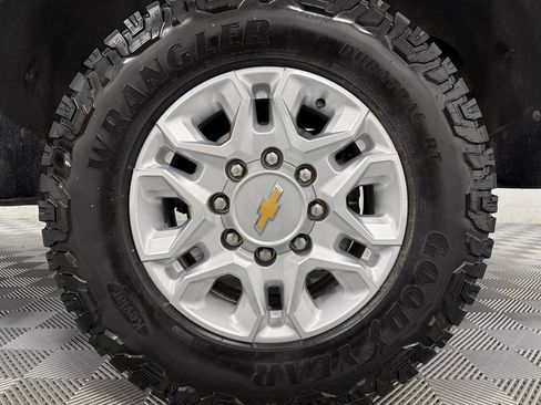 Used 2021 Chevrolet Silverado 2500 LT w/ Convenience Package AWD/4WD image 28