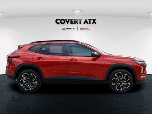 Used 2024 Chevrolet Trax RS w/ Sunroof Package FWD image 8