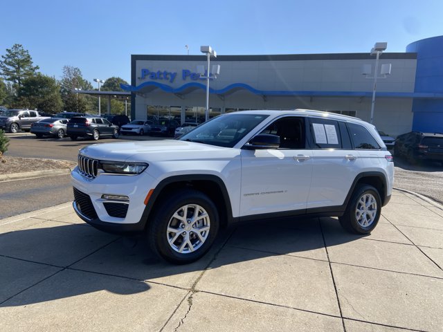 Used 2023 Jeep Grand Cherokee Limited AWD/4WD image 7