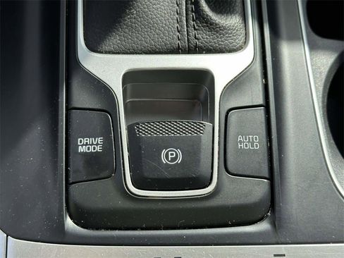 Used 2023 Kia Carnival LX image 22