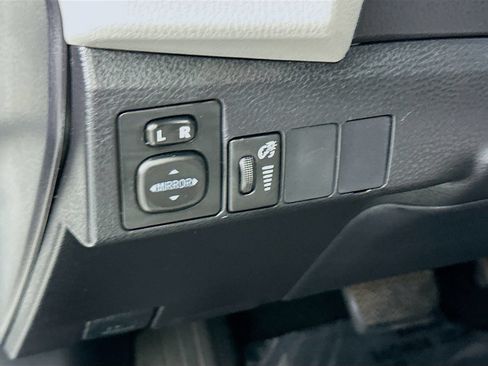 Used 2015 Toyota Corolla LE FWD image 11