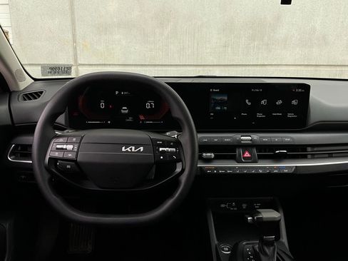Used 2025 Kia K4 LXS image 12
