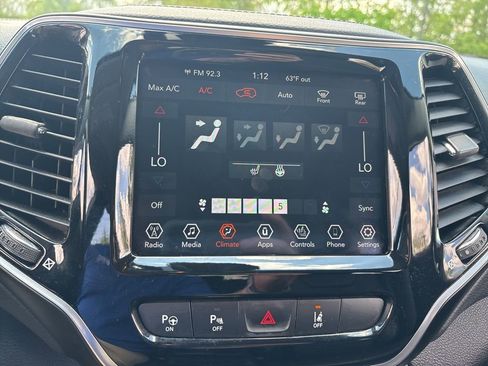 Used 2021 Jeep Cherokee Limited w/ Mopar Interior Package AWD/4WD image 24