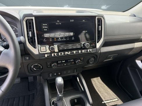 Used 2025 Nissan Frontier SV w/ SV Convenience Package AWD/4WD image 17