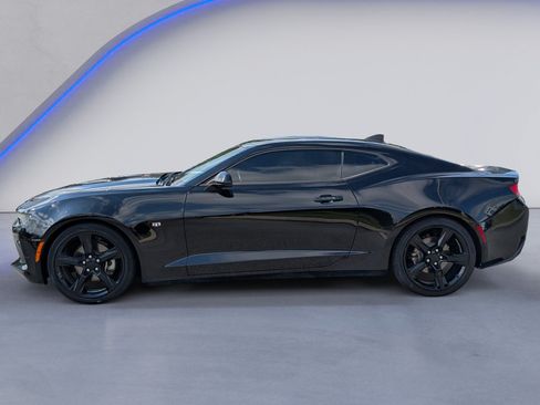 Used 2017 Chevrolet Camaro LT w/ Technology Package RWD image 6