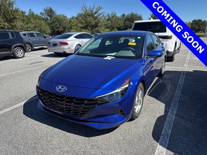 Used 2023 Hyundai Elantra SE w/ Preferred Accessory Package