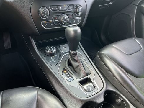 Used 2021 Jeep Cherokee Trailhawk w/ Sun, Sound & Nav Group image 23