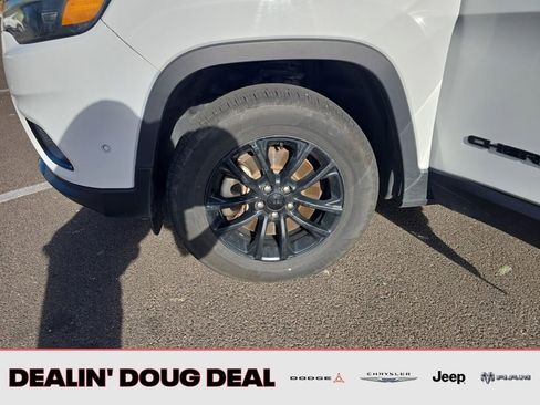 Used 2023 Jeep Cherokee Altitude Lux image 27