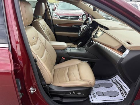 Used 2017 Cadillac XT5 Platinum AWD/4WD image 12