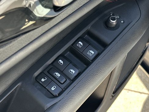Used 2025 Jeep Compass Trailhawk AWD/4WD image 14