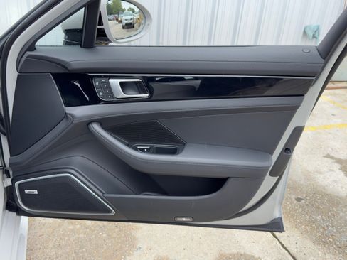 Used 2022 Porsche Panamera 4S w/ Premium Package image 51