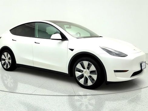 Used 2023 Tesla Model Y Long Range AWD/4WD image 3