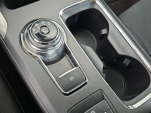 Used 2020 Ford Fusion SE image 18