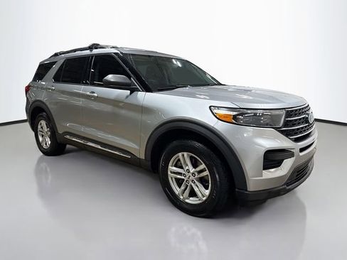 Used 2023 Ford Explorer XLT RWD image 5