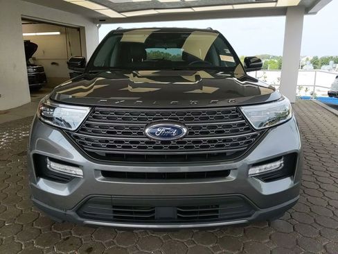 Used 2023 Ford Explorer XLT w/ Equipment Group 202A AWD/4WD image 2