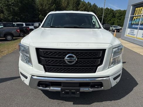Used 2022 Nissan Titan SV w/ SV Convenience Package image 2