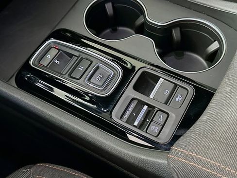 Used 2025 Honda Pilot Sport image 18