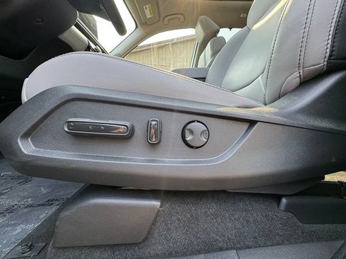 Used 2025 Honda Pilot Touring image 18