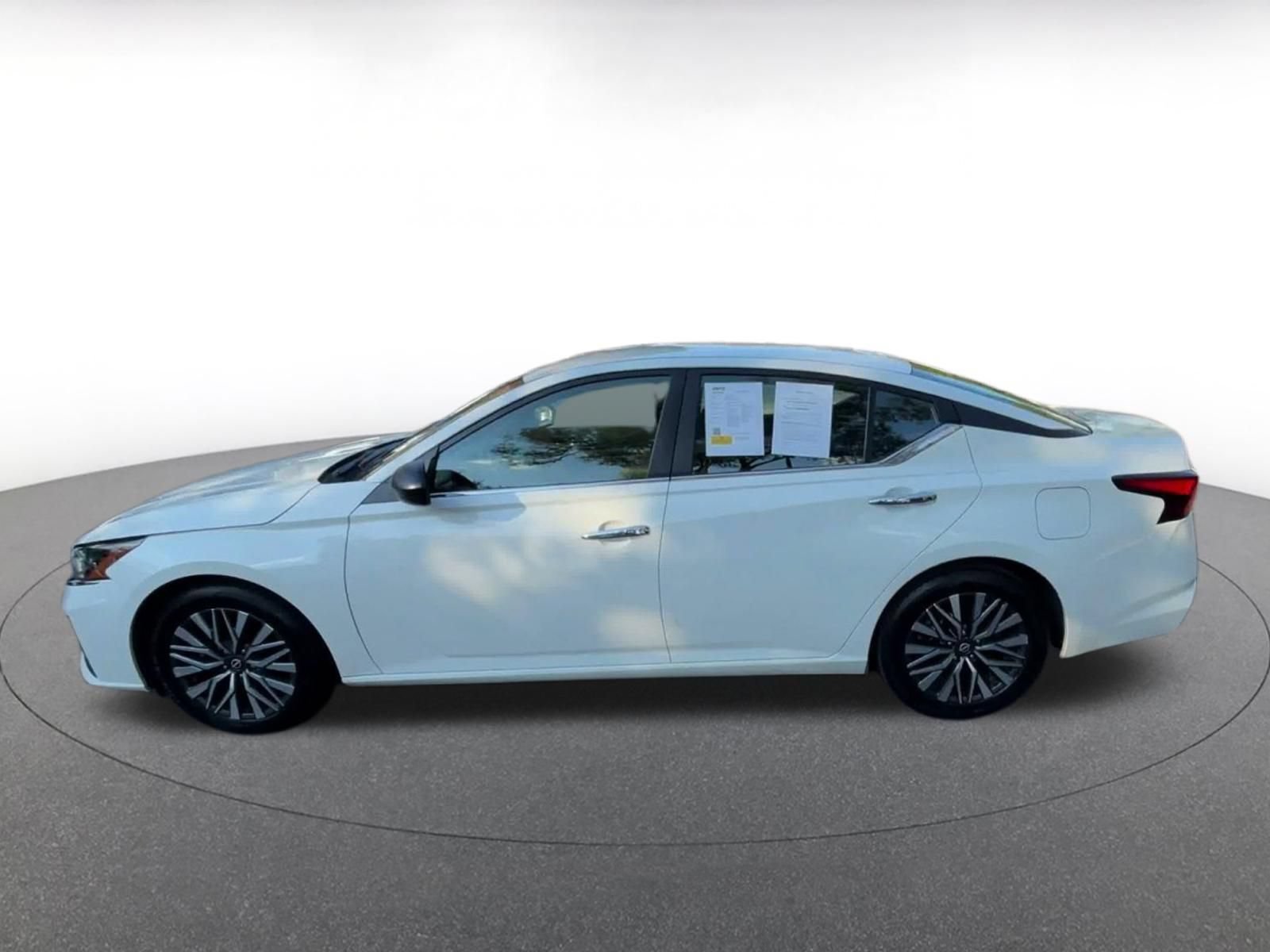 Used 2025 Nissan Altima 2.5 SV FWD image 8