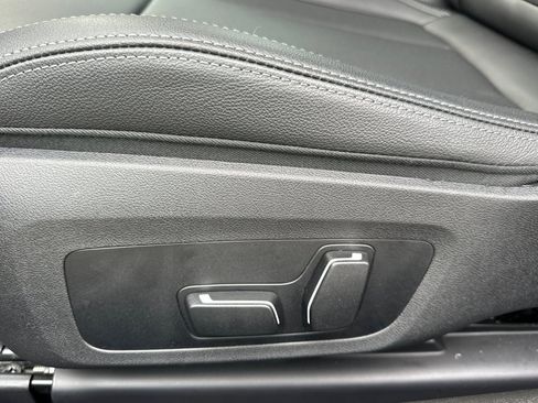 Used 2025 BMW 230i Coupe w/ Convenience Package image 14