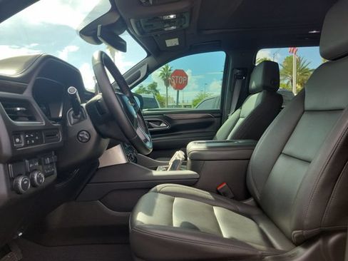 Used 2024 Chevrolet Suburban LT w/ LT Signature Package RWD image 18