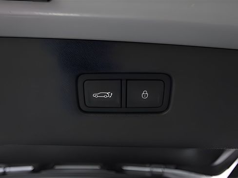 Used 2025 Genesis G70 3.3T Advanced w/ Sport Prestige Package image 25