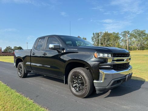 Used 2020 Chevrolet Silverado 1500 LT w/ Trailering Package AWD/4WD image 3