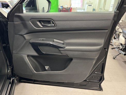 Used 2024 Nissan Pathfinder SV image 16