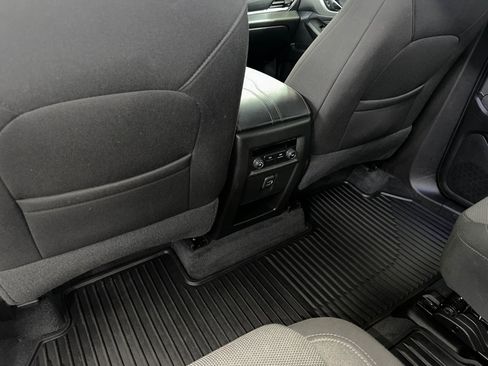 Certified 2023 Chevrolet Traverse LT image 20