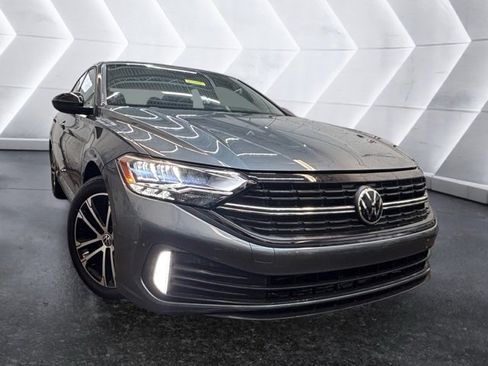 Used 2022 Volkswagen Jetta Sport image 4