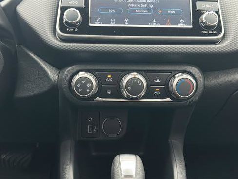 Certified 2025 Nissan Kicks Play S image 21