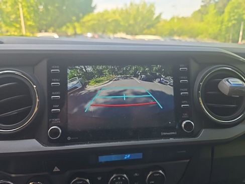 Certified 2023 Toyota Tacoma TRD Sport w/ Technology Package image 4