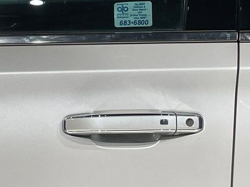 Used 2018 Chevrolet Suburban Premier image 17